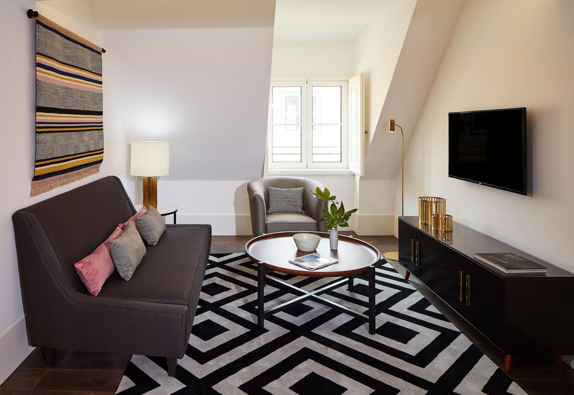 路米亚罗斯水疗酒店 Lisboa 外观 照片 A living room in a typical apartment at The Ivy Collection