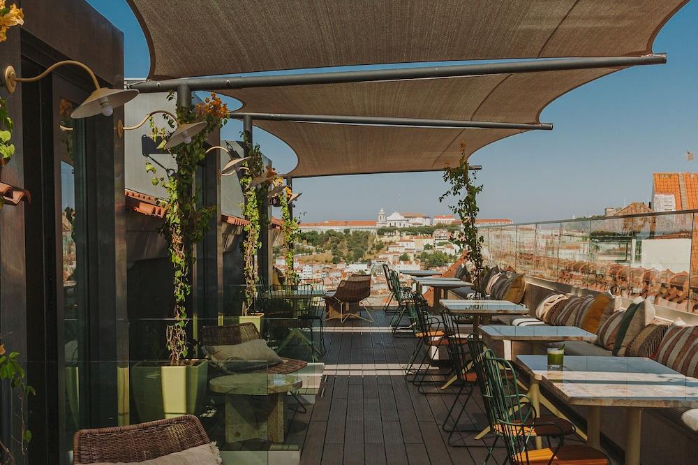 路米亚罗斯水疗酒店 Lisboa 外观 照片 The rooftop bar at the Hotel Sir Adam