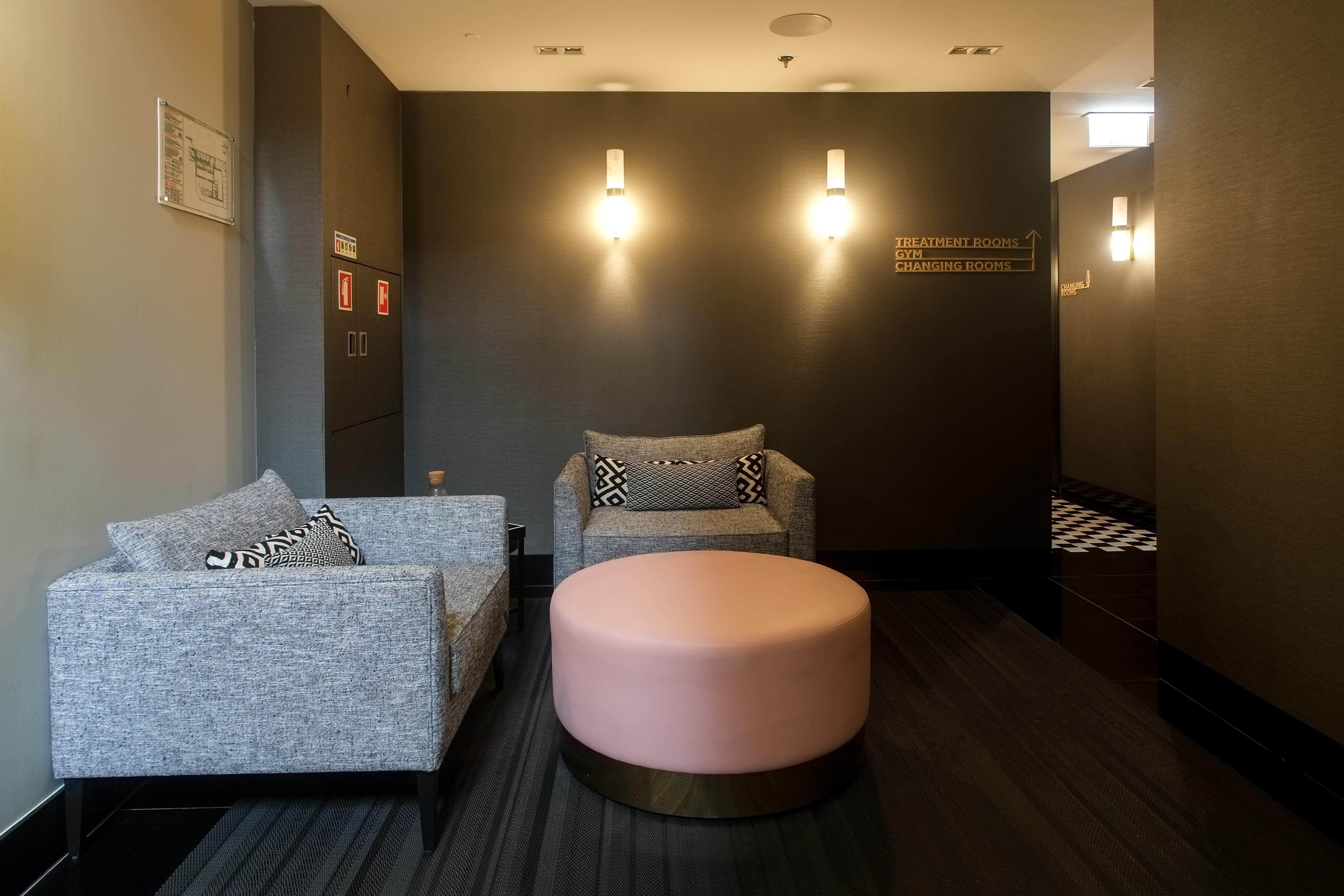 路米亚罗斯水疗酒店 Lisboa 外观 照片 The waiting room at the spa