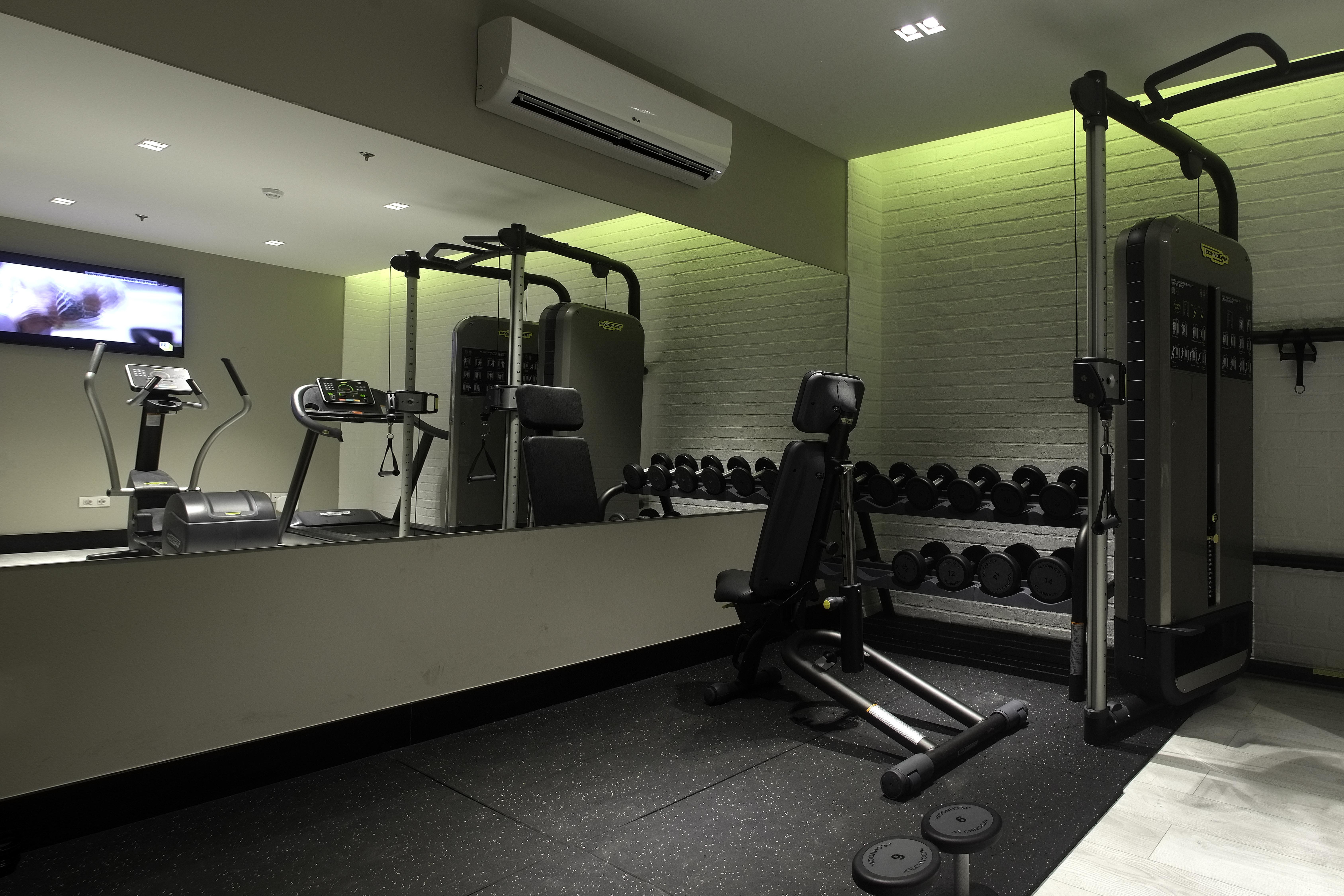 路米亚罗斯水疗酒店 Lisboa 外观 照片 The gym at the hotel