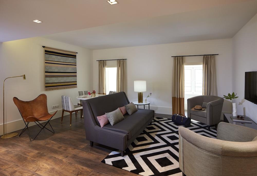 路米亚罗斯水疗酒店 Lisboa 外观 照片 A staged living room